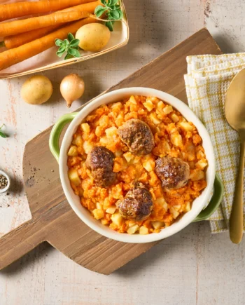 Möhreneintopf mit 4 kl. Frikadellen