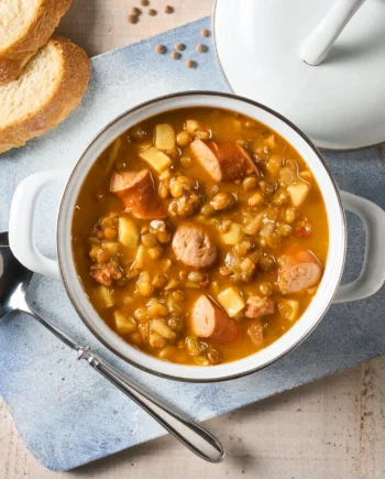 Linsensuppe mit Bockwurst