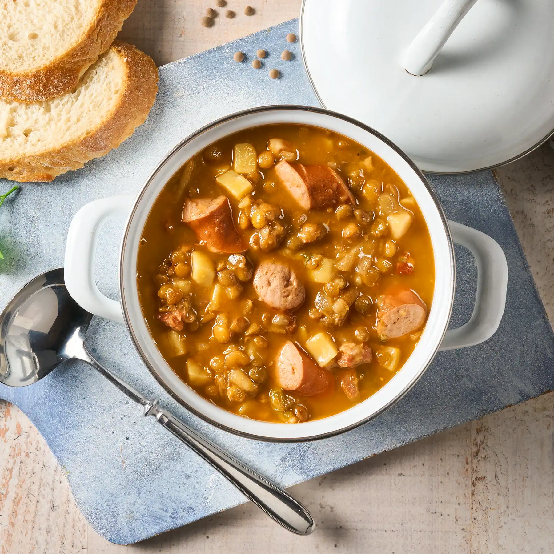 Linsensuppe mit Bockwurst